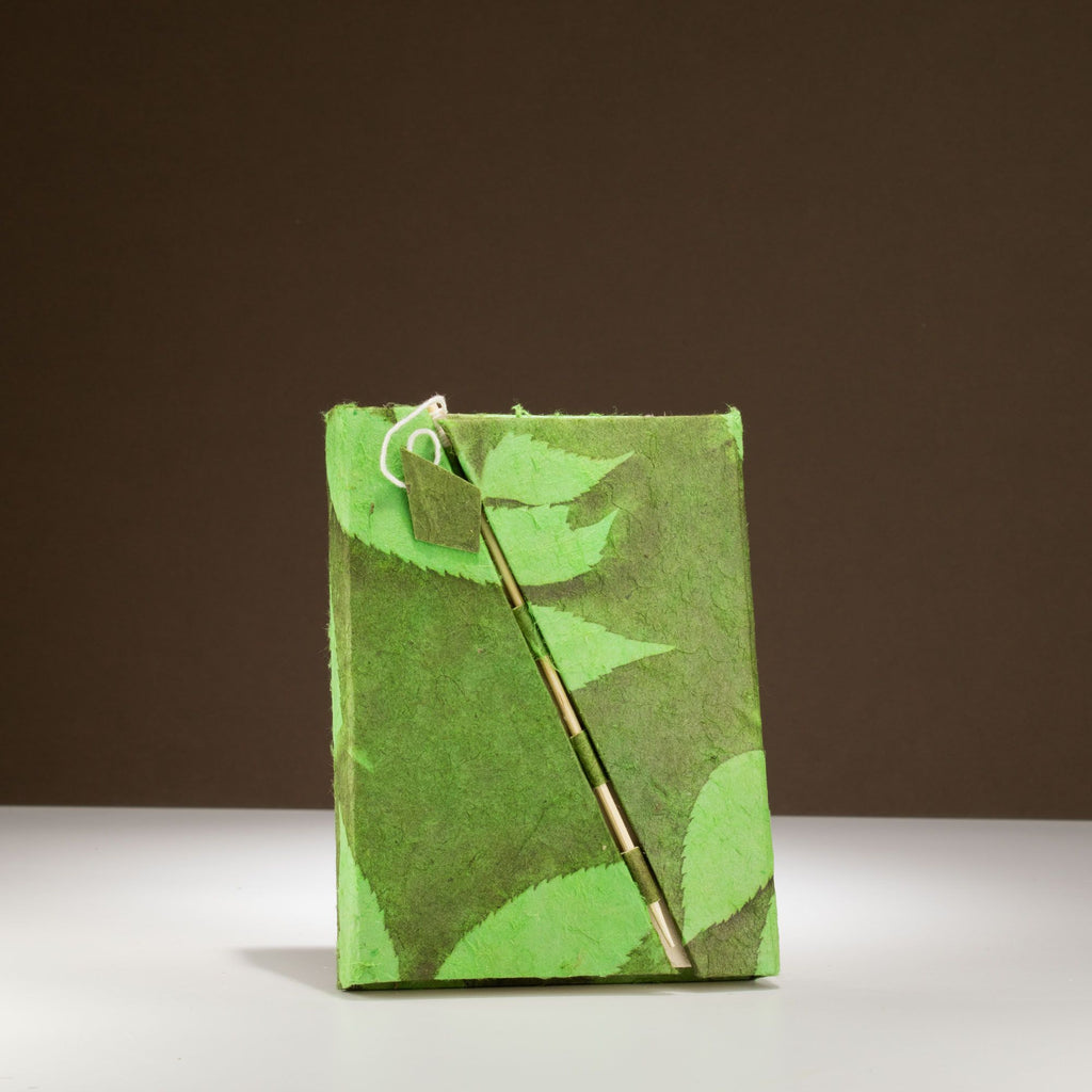 Lokta Bold Floral Bamboo Lock Notebook – Medium (15x12cm) – 45 Leaves – Moss Green