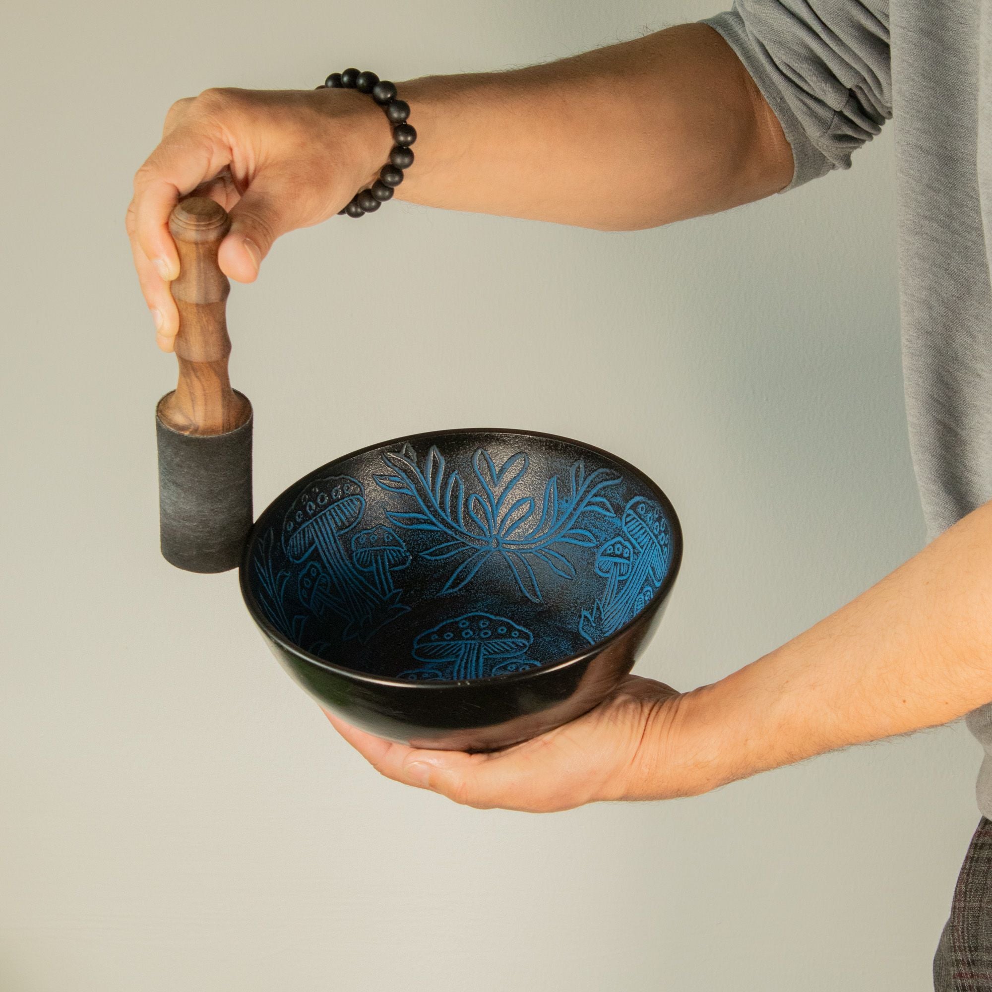 Aluminum Singing Bowl - Magic Mushroom - Blue (20cm)